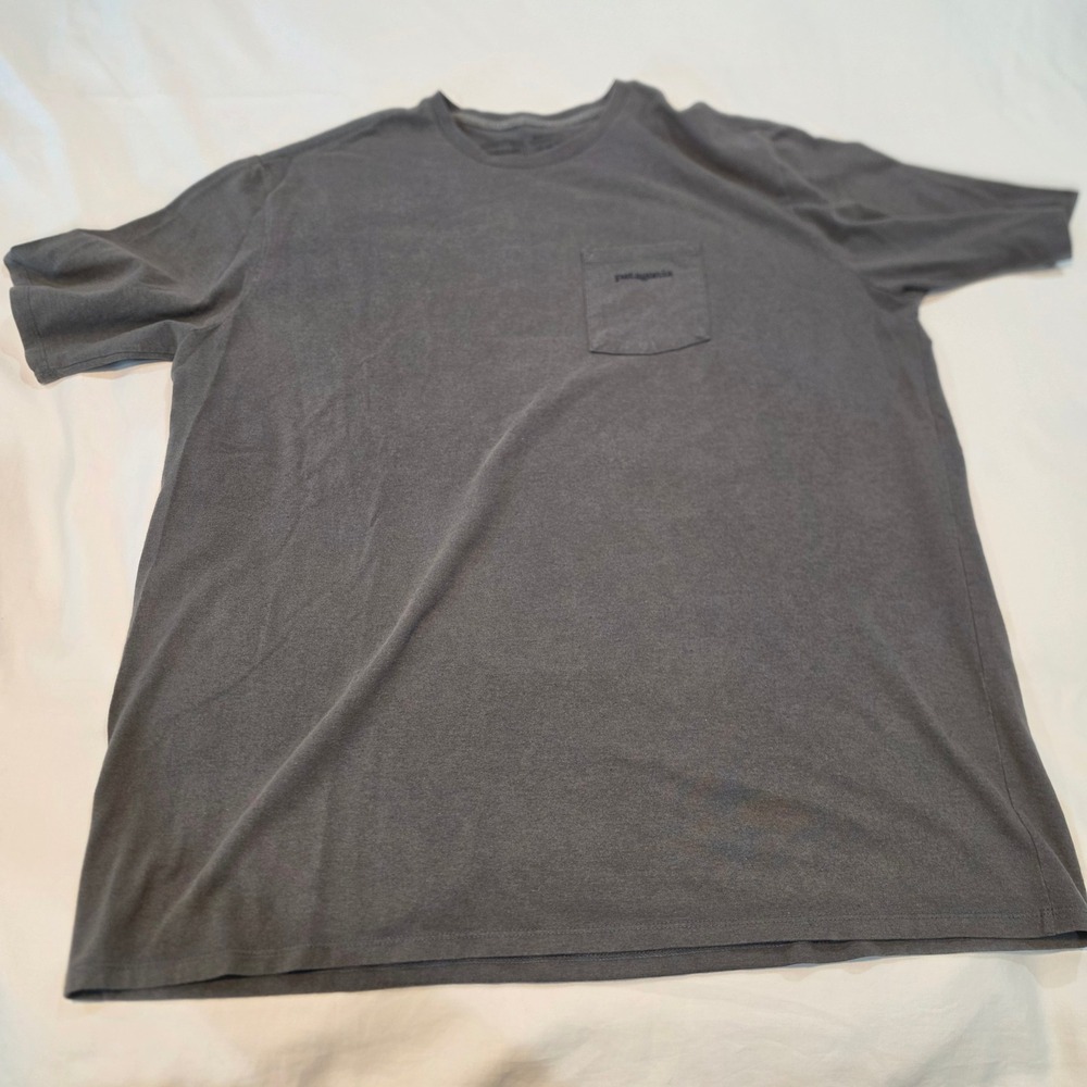 Patagonia Pocket T-Shirt Mens XL Gray Mountain Back Graphic Tee